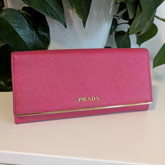 Pink Prada long wallet with gold bar - Picture 2 of 16